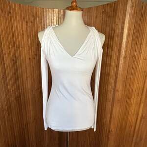 Bailey 44 White Draped Garbo Cold Shoulder Long Sleeve Top S